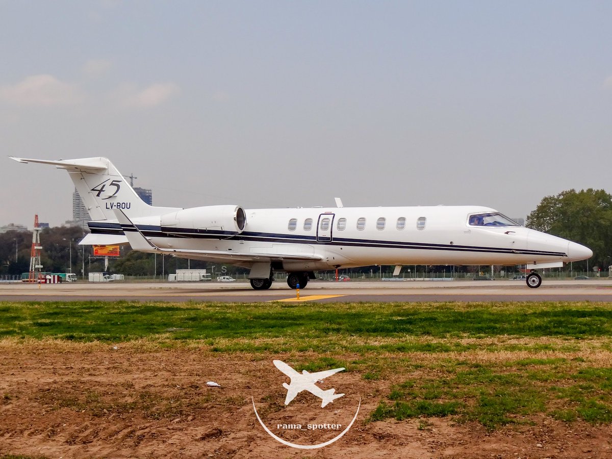 rama_spotter's tweet image. ⚫️ Learjet 45 en espera. ↔️ Y deslizá para ver más.
✈️ Learjet 45. LV-BOU
👨🏻‍✈️ Sundown Jet.
📍Aeroparque (AEP)
🌎 Buenos Aires, Argentina. 🇦🇷 

Instagram: rama_spotter 

#Learjet45