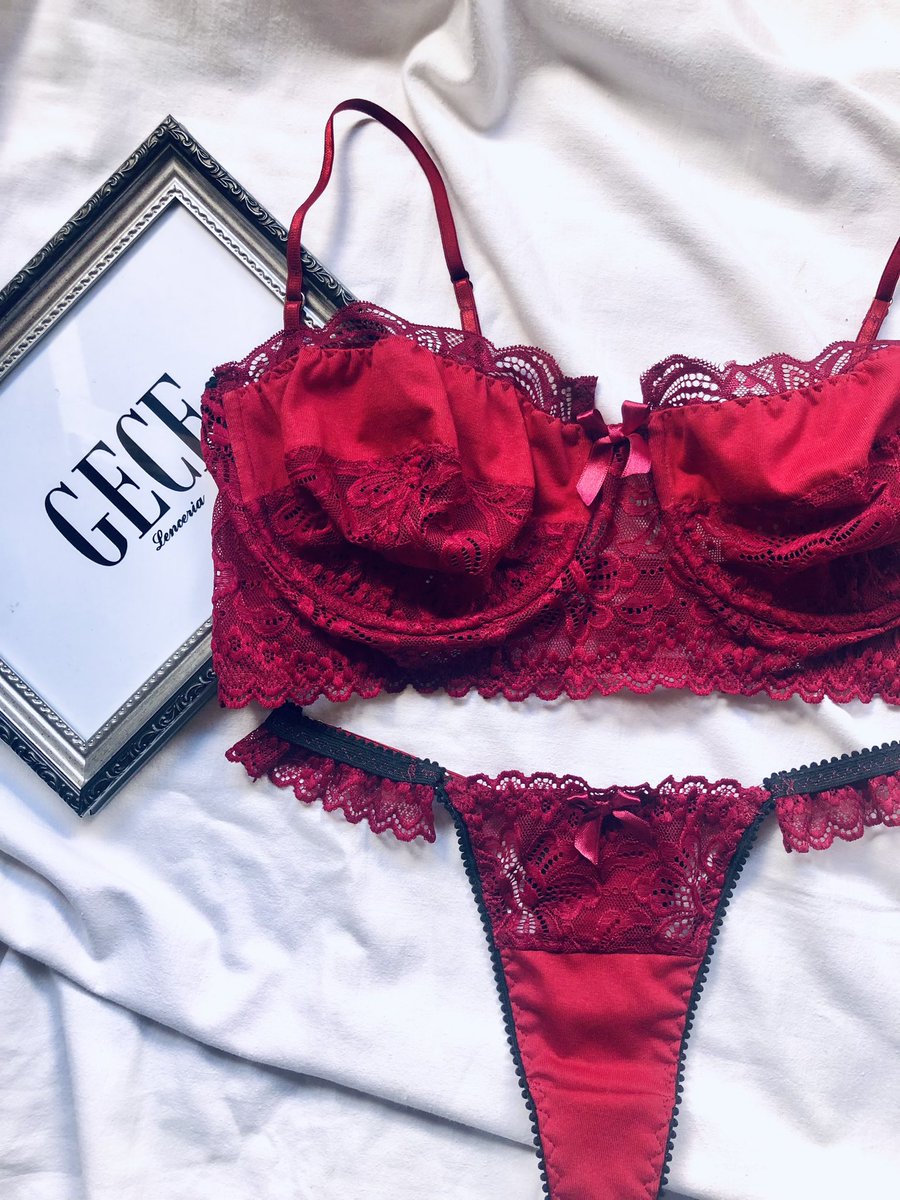 gecelenceria's tweet photo. 🍷💋🖤 https://t.co/KmJyN3mF5i