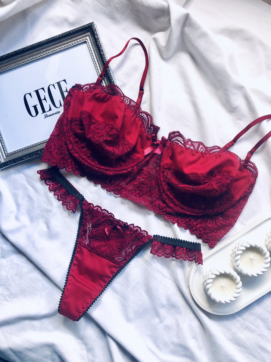 gecelenceria's tweet photo. 🍷💋🖤 https://t.co/KmJyN3mF5i