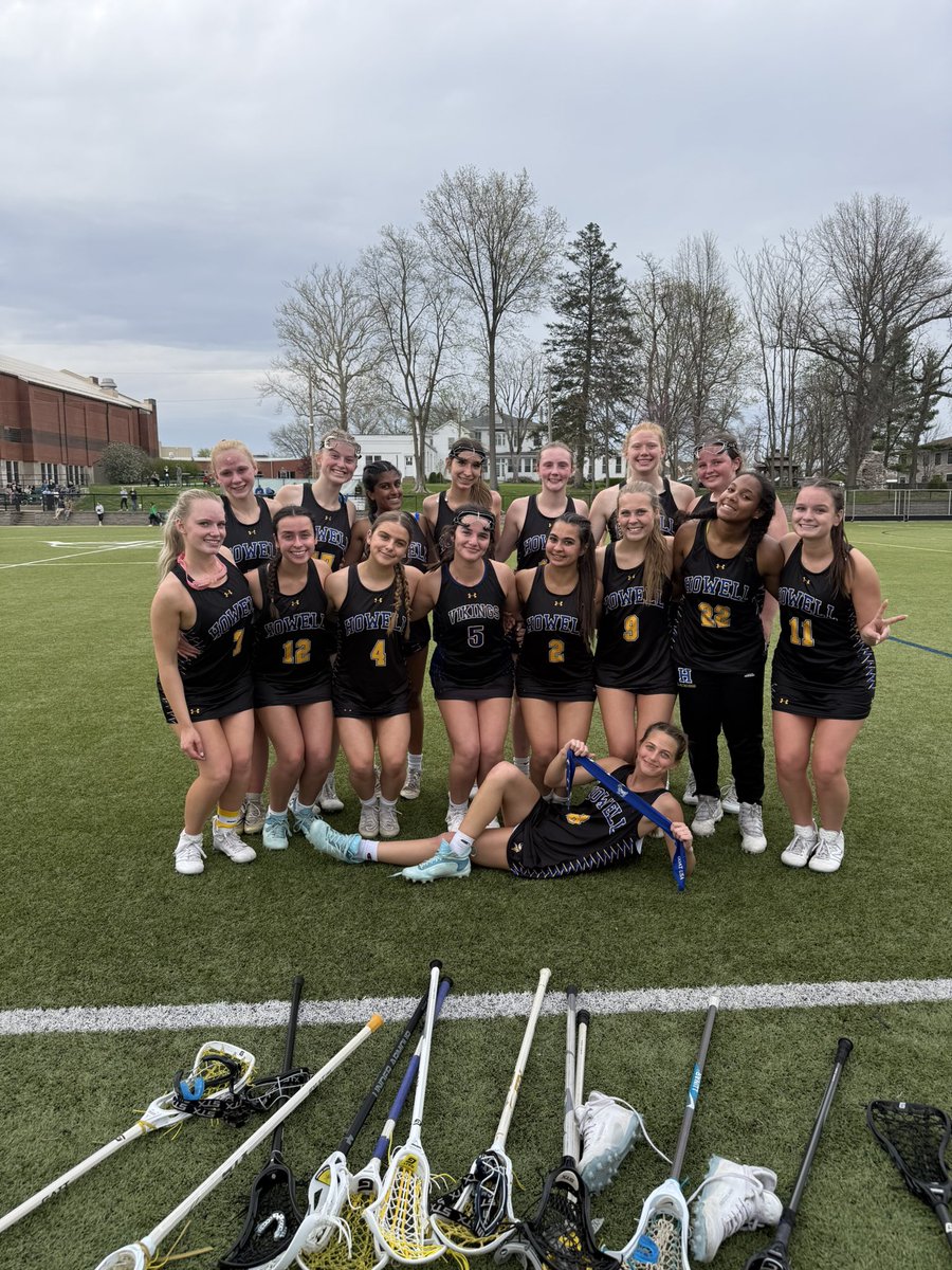 Varisty gets a big win against Nerinx Hall 16-15! Player of the game goes to the whole team for working together until the end. Positive GOAT goes to Rowan Clark for her first varsity goal!!!