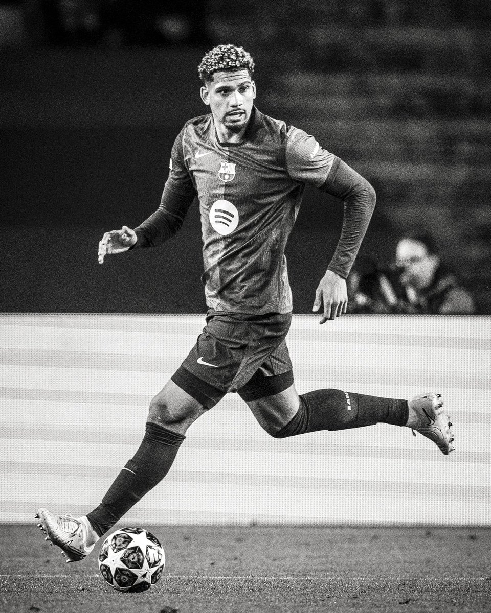 RonaldAraujo_4's tweet image. Gran noche de fútbol en casa! 🏟️💙❤️
Victoria y primer paso en la eliminatoria con un gran trabajo, equipo. Seguimos, culers! ✨🦍