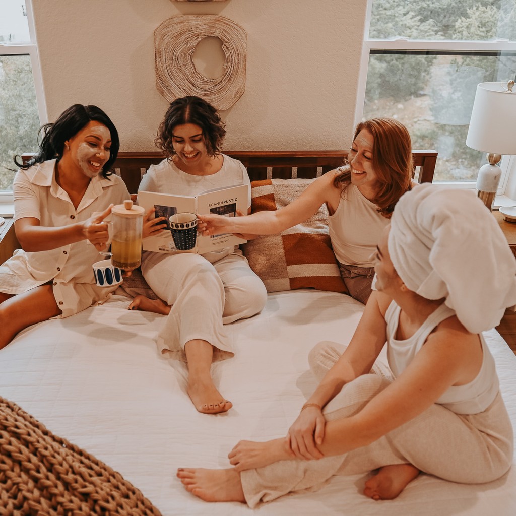 espiritucollect's tweet photo. Lazy Sunday vibes: Grassroots Detoxifying face masks, cozy PJs, hot tea, and laughs with the girls https://t.co/dWWkYmTLpH
