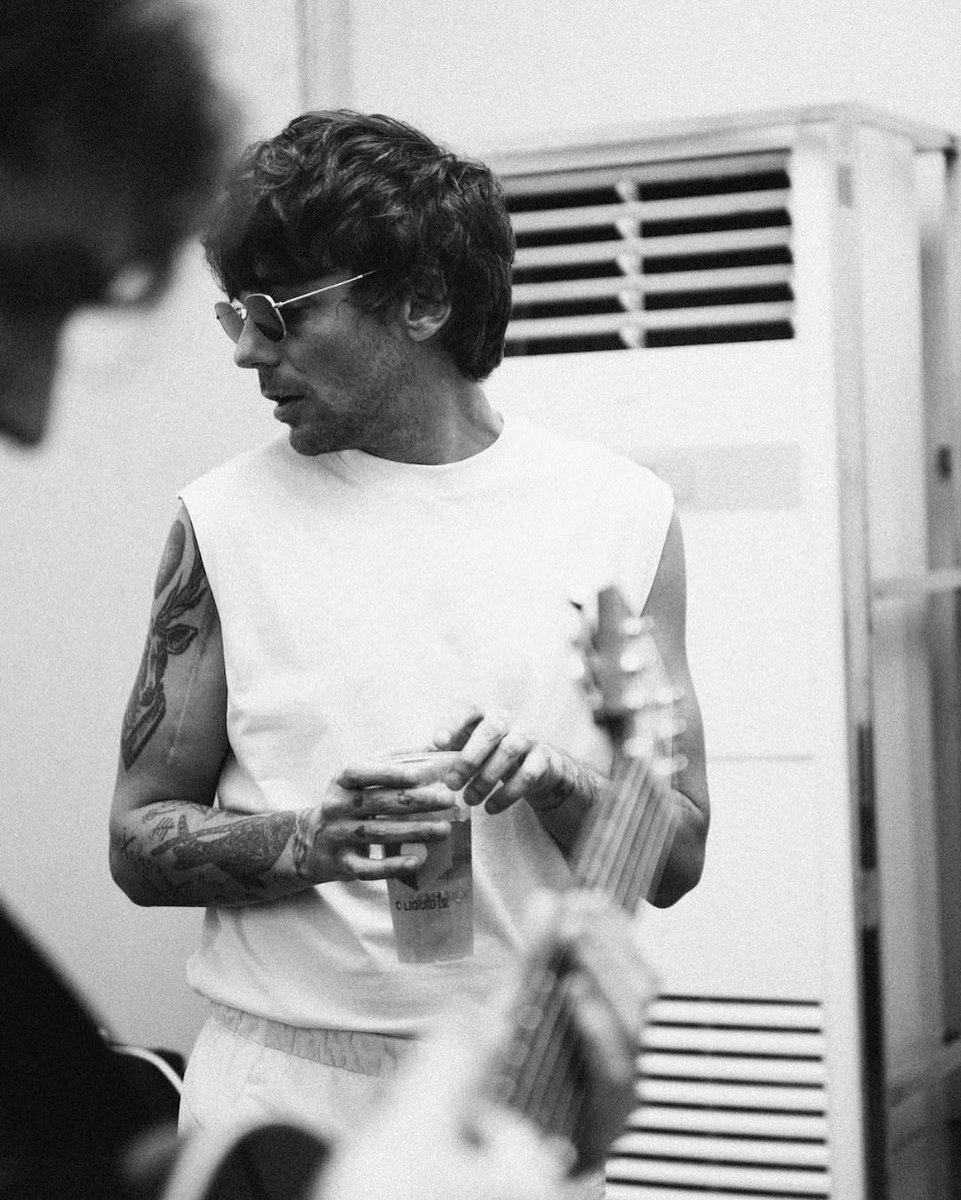 SoloLouieUA's tweet photo. ๐ฒ | LTHQ via Instagram!
"It's been one month since Louis performed for the first time in India at Lollapalooza Mumbai. Indian fans sign up to receive new updates first! ๐ฎ๐ณ"
https://t.co/uMRIxrk6xb
#LouisInIndia #LouisAtLollaIndia https://t.co/XGNr0BKNlV