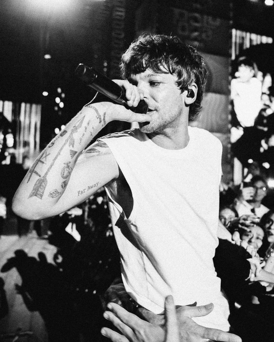SoloLouieUA's tweet photo. ๐ฒ | LTHQ via Instagram!
"It's been one month since Louis performed for the first time in India at Lollapalooza Mumbai. Indian fans sign up to receive new updates first! ๐ฎ๐ณ"
https://t.co/uMRIxrk6xb
#LouisInIndia #LouisAtLollaIndia https://t.co/XGNr0BKNlV