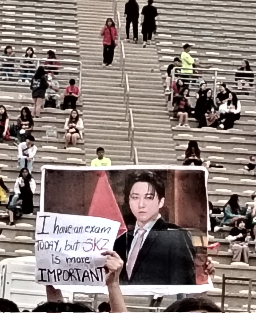 haojvnk's tweet photo. un mensaje a la nacion q changbin sí haría
#dominATE_LIMA #StraykidsInPeru https://t.co/D4UwkKCYXO