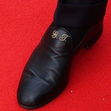 테데스코 구두에도 본인 이니셜 새겨져있고? 그걸 세르지오가 가져갔고? 세르지오가 콘클라베 이탈리아 프리미어 행사날 신고 나타났다고?! 아 모든게 투머치야 (positive)