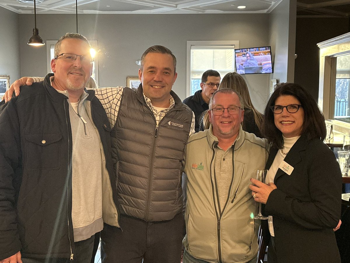 Sull12's tweet photo. Thank you Diane Sullivan for the GREAT Meetup! Making connections!

#BLRE https://t.co/4svVSDArwz
