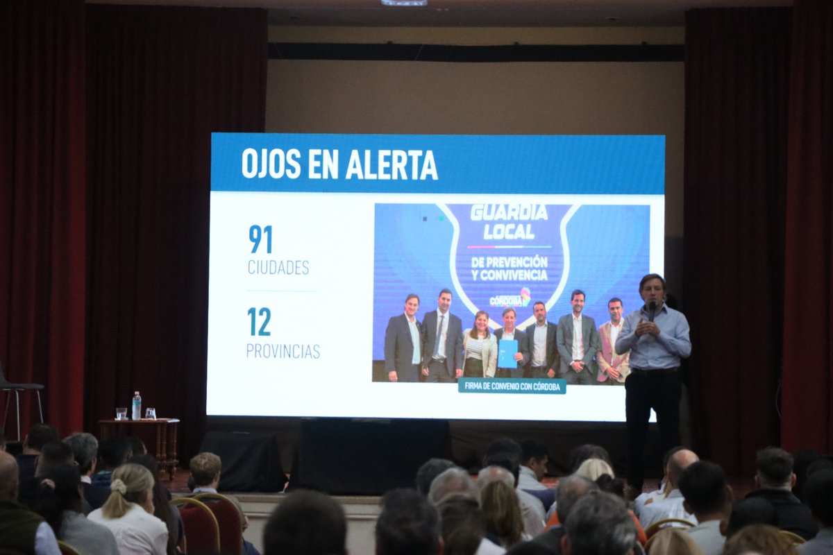 jaimemendezh's tweet photo. Hoy, en un encuentro de gabinete ampliado, repasamos los proyectos en ejecución y la planificación de cada área para 2025 #SanMiguel https://t.co/DR1twFyVq6