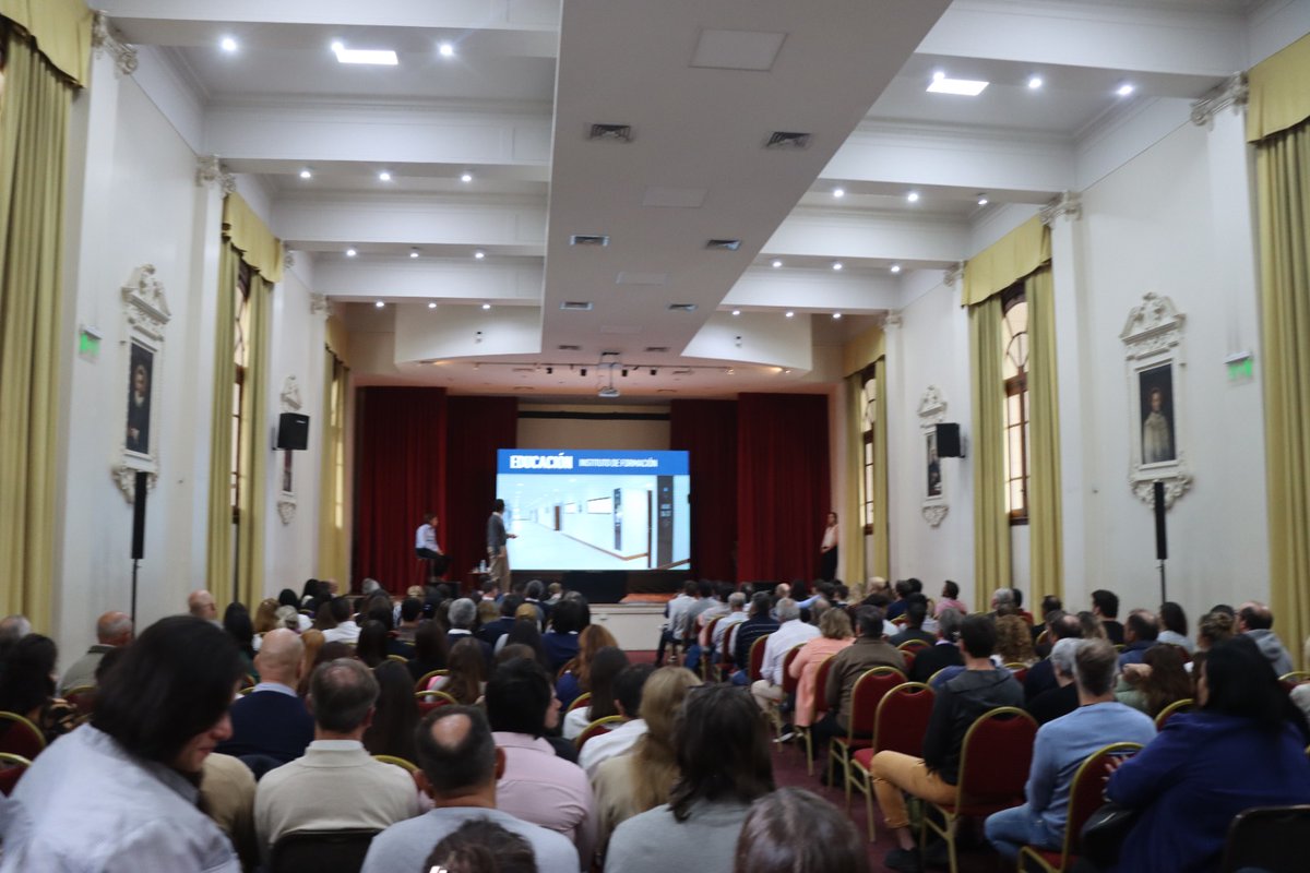jaimemendezh's tweet photo. Hoy, en un encuentro de gabinete ampliado, repasamos los proyectos en ejecución y la planificación de cada área para 2025 #SanMiguel https://t.co/DR1twFyVq6