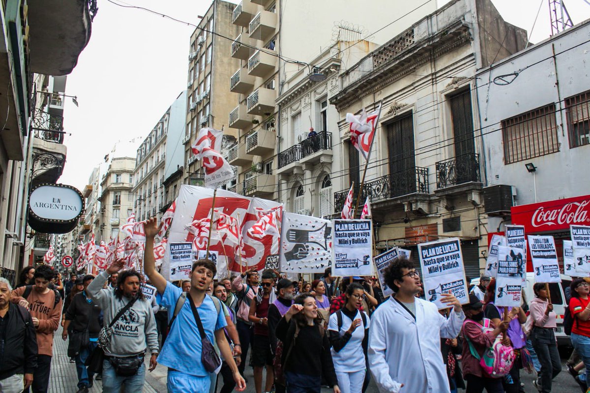 GuillePaca's tweet photo. Con lxs jubiladxs en Plaza Congreso. Mañana Paro y reclamo de plan de Lucha #SeTieneQueIr @PeriodismoDeIzq https://t.co/XkDMCt0JvE