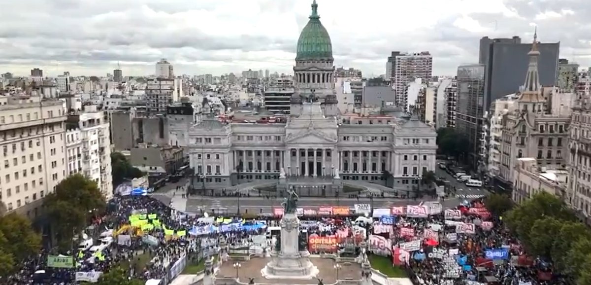 GuillePaca's tweet photo. Con lxs jubiladxs en Plaza Congreso. Mañana Paro y reclamo de plan de Lucha #SeTieneQueIr @PeriodismoDeIzq https://t.co/XkDMCt0JvE