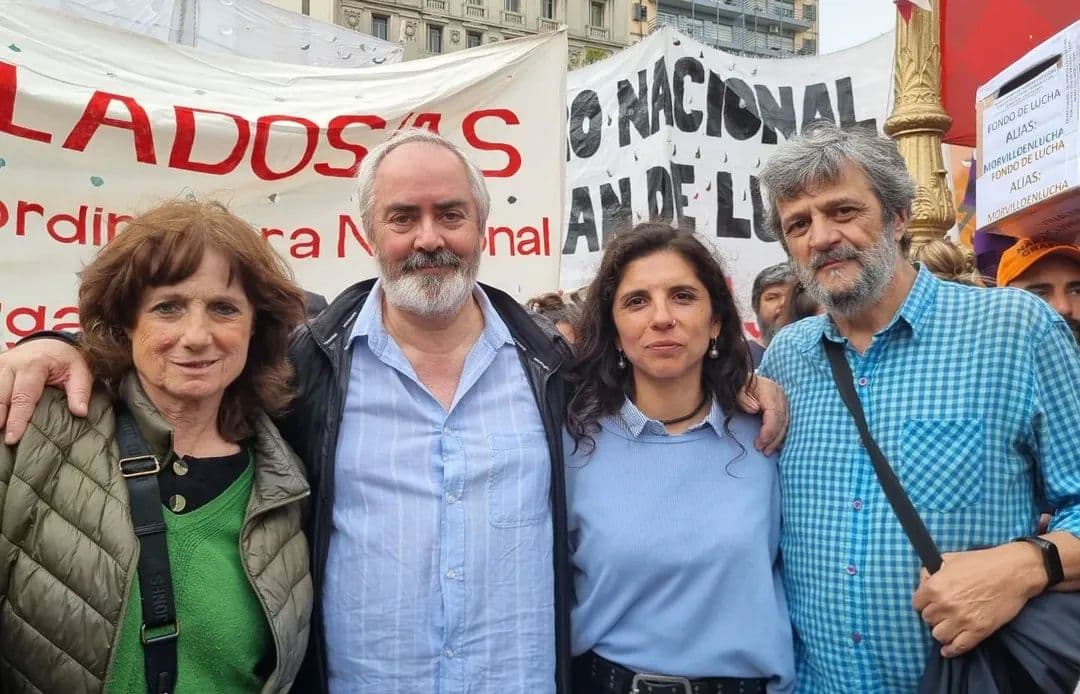 GuillePaca's tweet photo. Con lxs jubiladxs en Plaza Congreso. Mañana Paro y reclamo de plan de Lucha #SeTieneQueIr @PeriodismoDeIzq https://t.co/XkDMCt0JvE