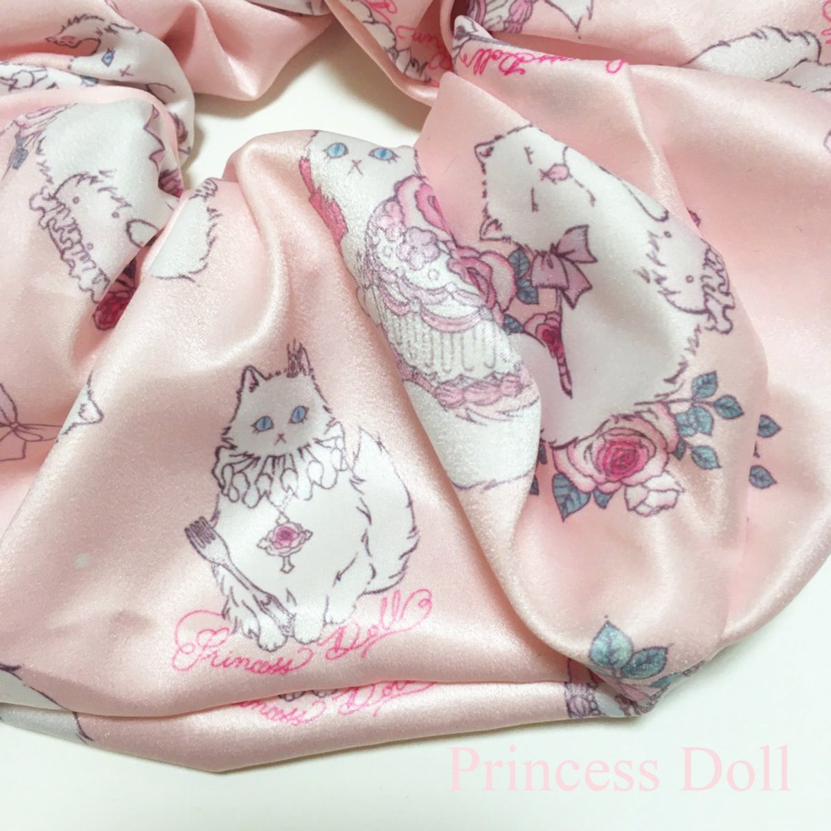 PrincessDollaya's tweet photo. おはようございます🌞✨✨
今日は00:00-07:00 7h睡眠💤😴
今日も良いいちにちになります様に💜🤍💛
🐈
🐈
🐈
Web商品/わたみあネコちゃんbigシュシュ
#PDenne
#princessdoll
#メアリ
#rougeligne
#SweetCastlePD
#ロリィタ
#ロリータ
#ロリィタファッション
https://t.co/alUoDtQjY0 https://t.co/Y01WXM1OLA