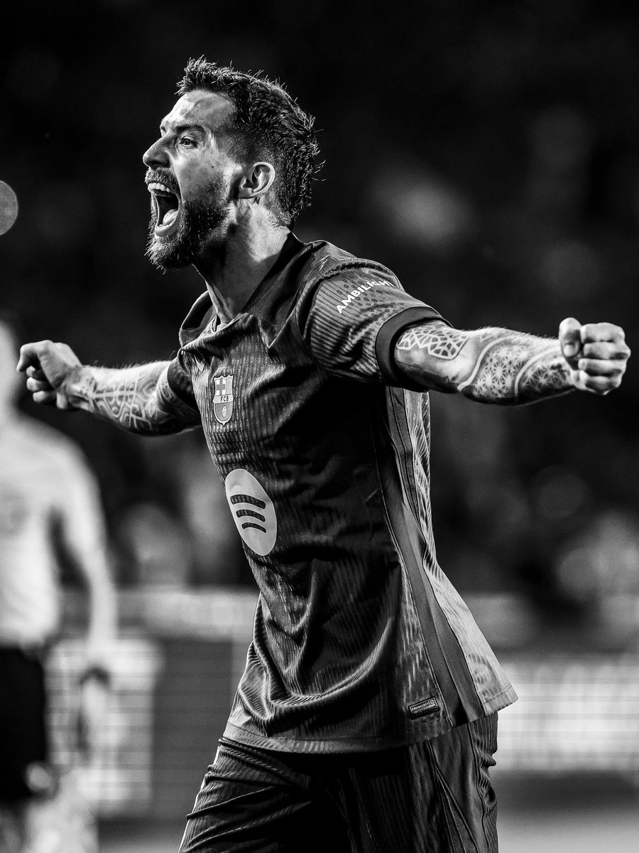 InigoMartinez's tweet photo. Esto es Barcelona 👊🏼
Som-hi Barça! 💙❤️ https://t.co/j9cVLsvGAa