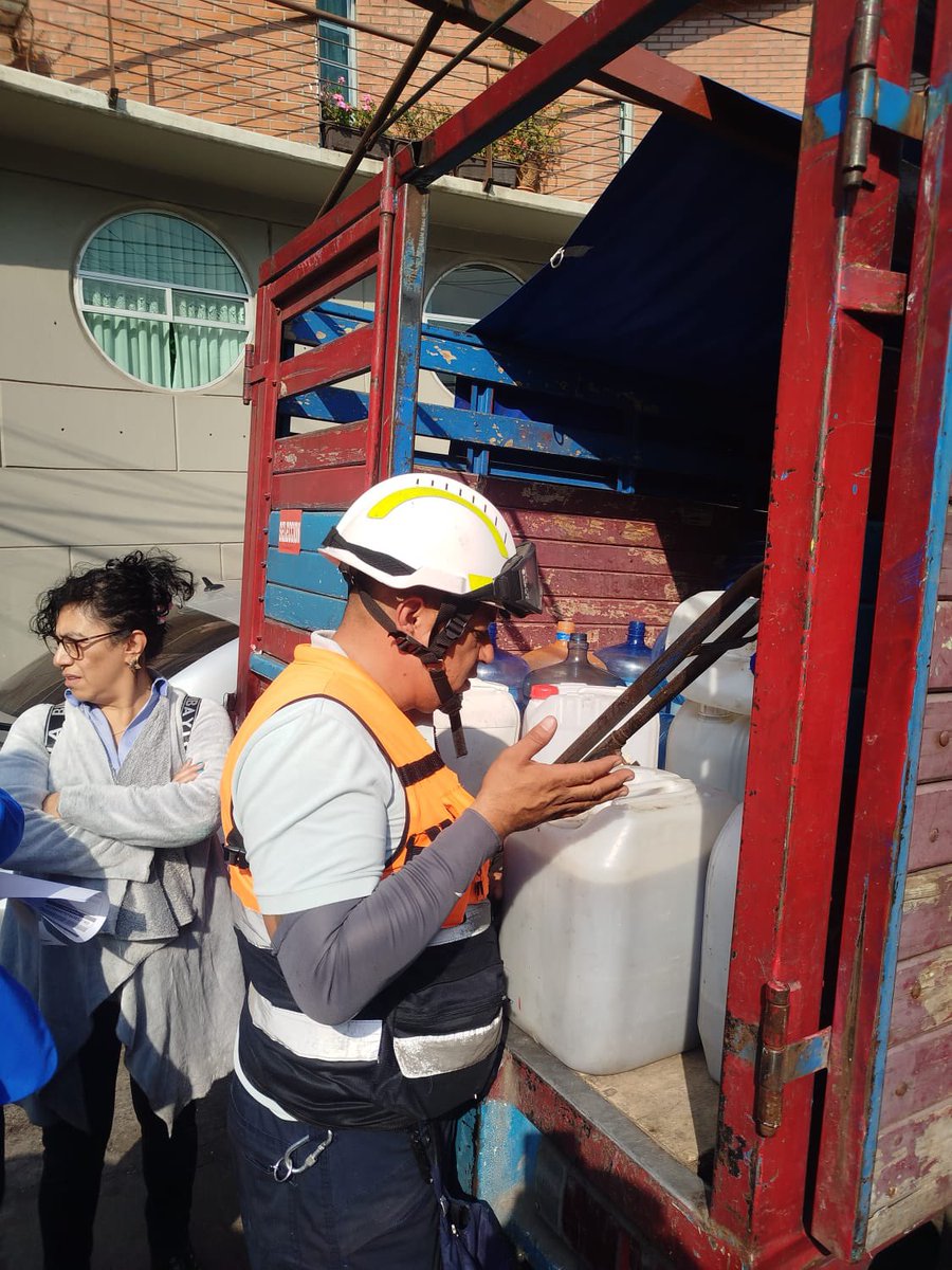 BlindarBJ's tweet image. Elementos de #BlindarBJ360 detienen a un sujeto que derramaba líquido sospechoso en las alcantarillas de calle Miguel Ángel en la colonia Nonoalco. La camioneta queda en resguardo de las autoridades.
Seguimos atentos.  👮🏼