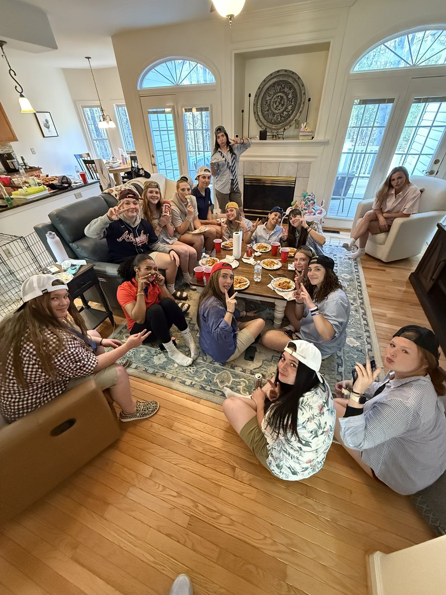 Winner winner spaghetti dinner 🍽️ #TeamBuilding #teambonding #Viewpride #MVHS 🥎🍝