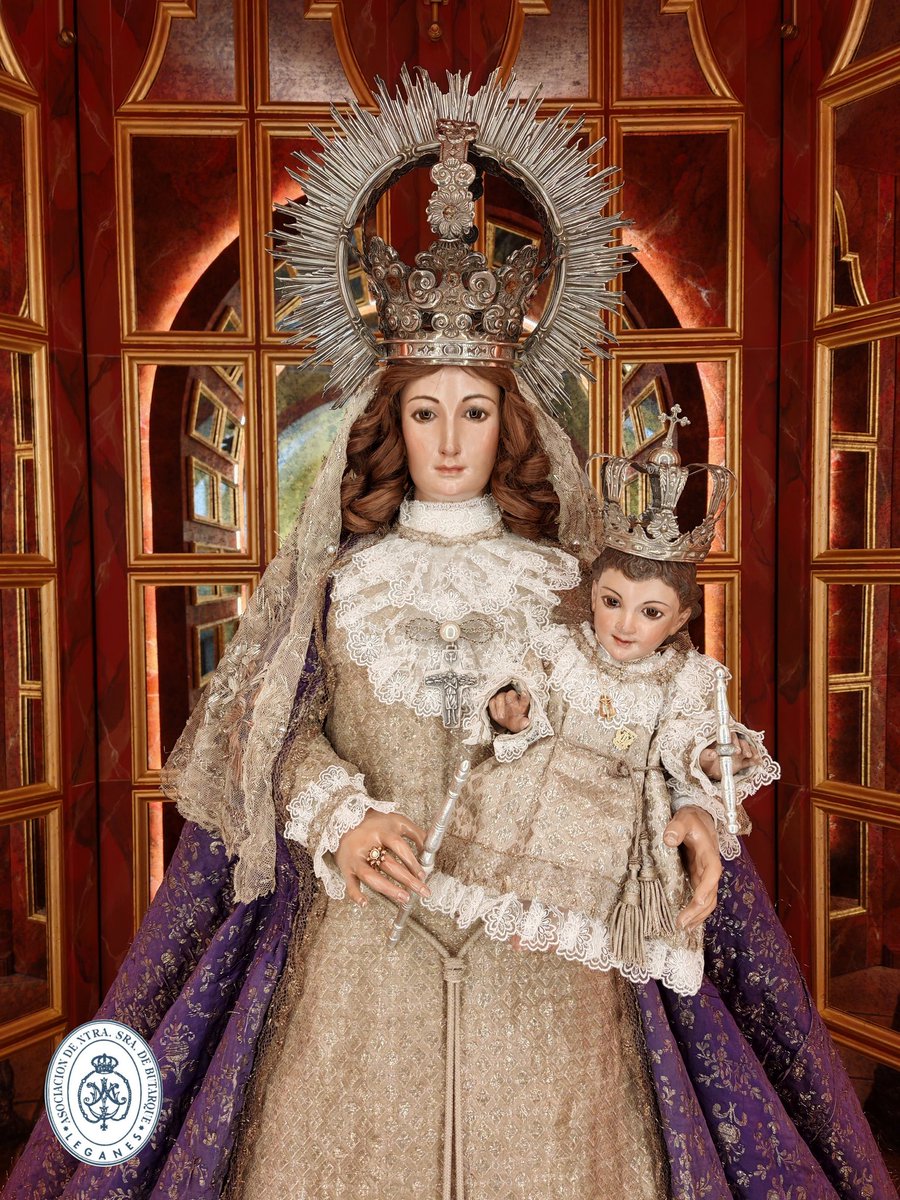 VirgenButarque's tweet photo. #DEVOCIÓN 🙏🏽 |

   «Azuzena poniéndose me lirio,
soberana Señora de la pena
ojos de pepinera nazarena,
hechos de rosas rojas de martirio».
⬇️🧵

#EsperanzaDelCielo⚓
#SantaCuaresma➕ https://t.co/ymedsUOiPB