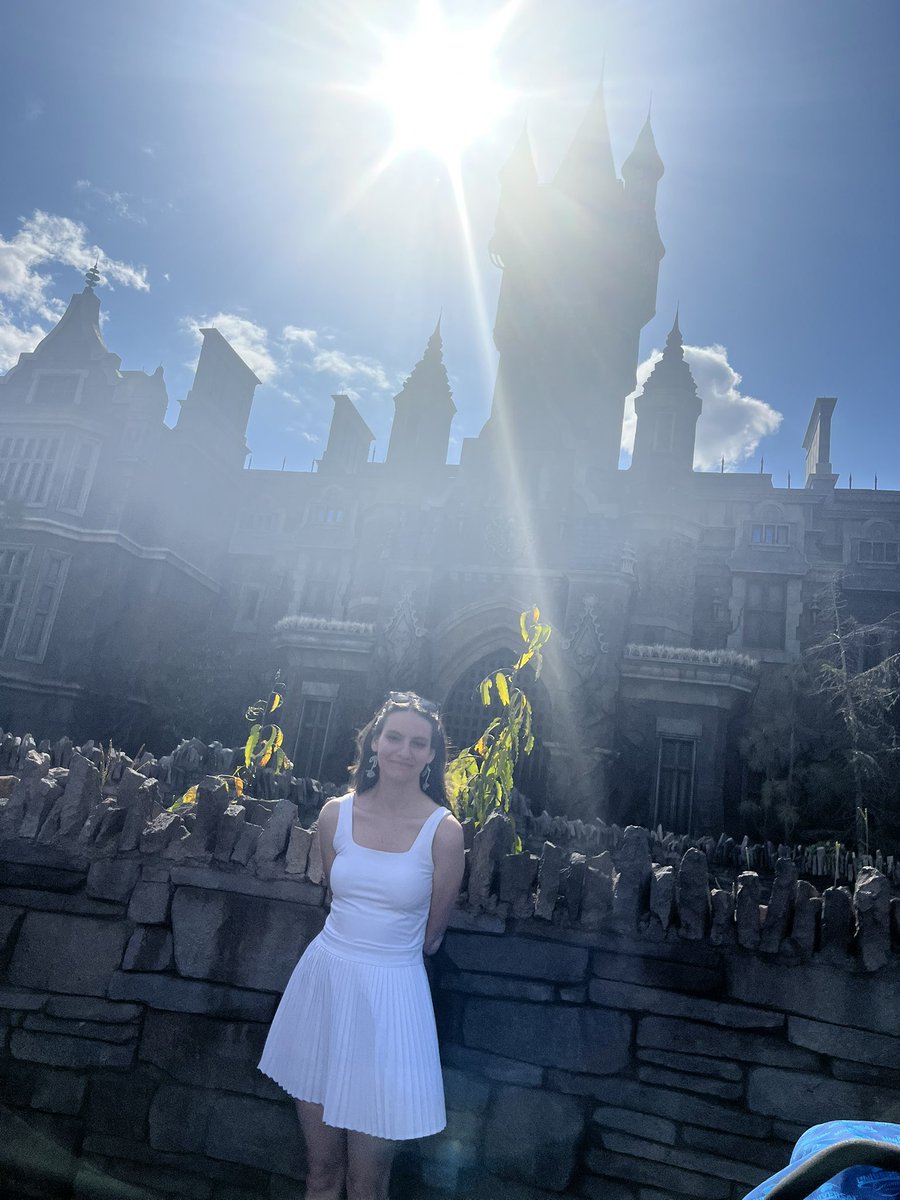 korahaha's tweet photo. epic universe spoilers ‼️

so happy!! so grateful!! theme park history being made!! 🍄🪄🐉🧟‍♂️ https://t.co/IYtjpJ9yzM