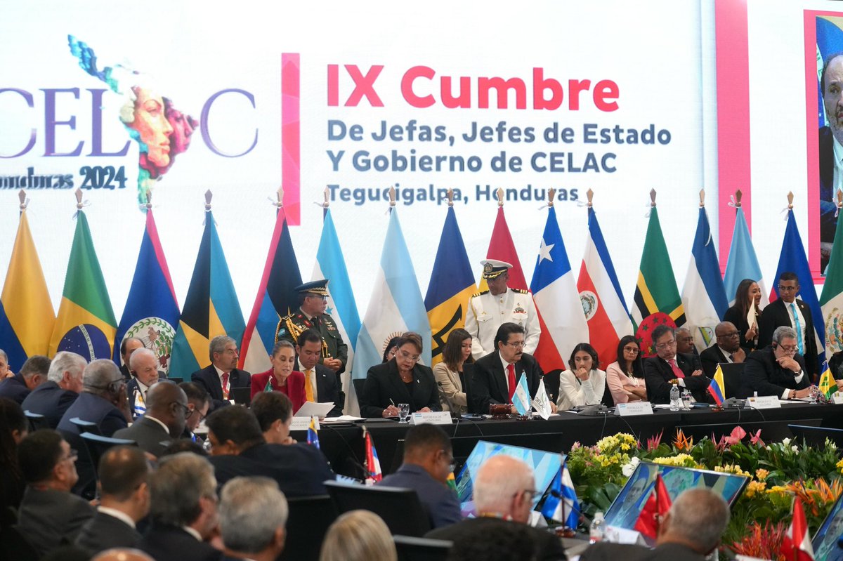 julioc_moreno's tweet photo. Felicitamos a la Presidenta @Claudiashein por su propuesta en la IX Cumbre de la CELAC en Tegucigalpa, Honduras: una Cumbre por el bienestar económico de América Latina y el Caribe, con integración regional, prosperidad compartida y el respeto a la soberanía de los pueblos.

#JCM https://t.co/NsQysat0Qp