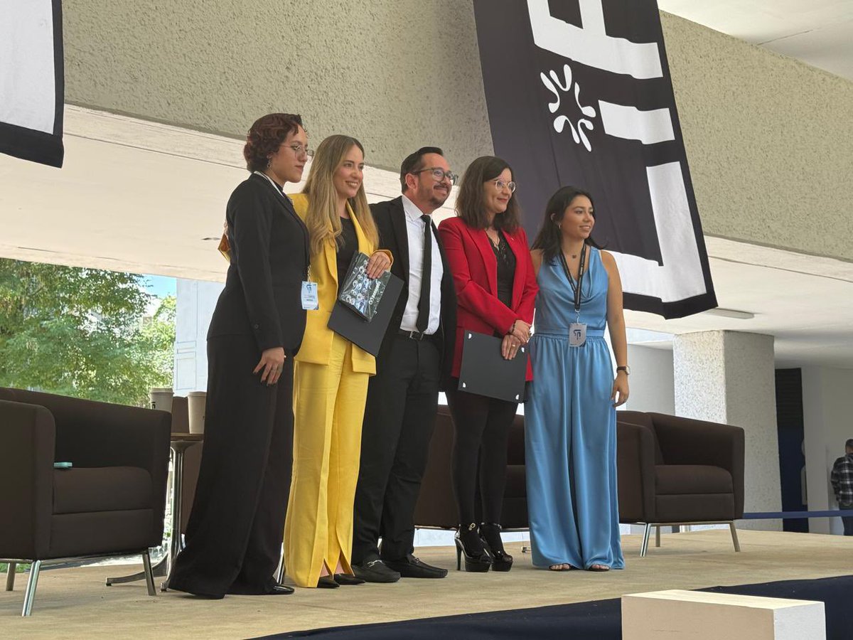 Ya los extrañaba! Hoy fui muy feliz al platicar con universitarios del <a href="/TecCampusGDLMEM/">Tecnológico de Monterrey Campus Guadalajara MEM</a>  <a href="/TecdeMonterrey/">Tecnológico de Monterrey</a>  las #MariposasPorLaDemocracia seguiremos volando alto para restaurar la República 
Gracias por el generoso espacio y abrirme las puertas de su alma mater