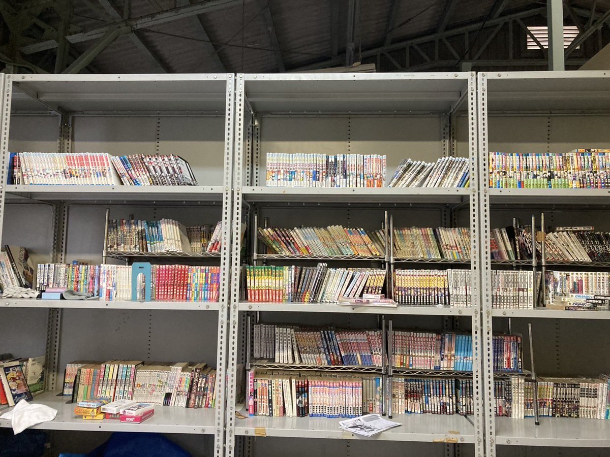 kucc_shinkan25's tweet image. 漫研ってなにしてるの？？②

部室には多くの漫画があり、HUNTER×HUNTERなど全巻揃っているものも多くあります

漫画は先輩の持ち寄りや部費での購入など様々なルートで日々増えています！

ちなみに会長の推しは『ヘルシング』です

部室新歓の際は好みの漫画を見敵必殺の心で見つけましょう👀