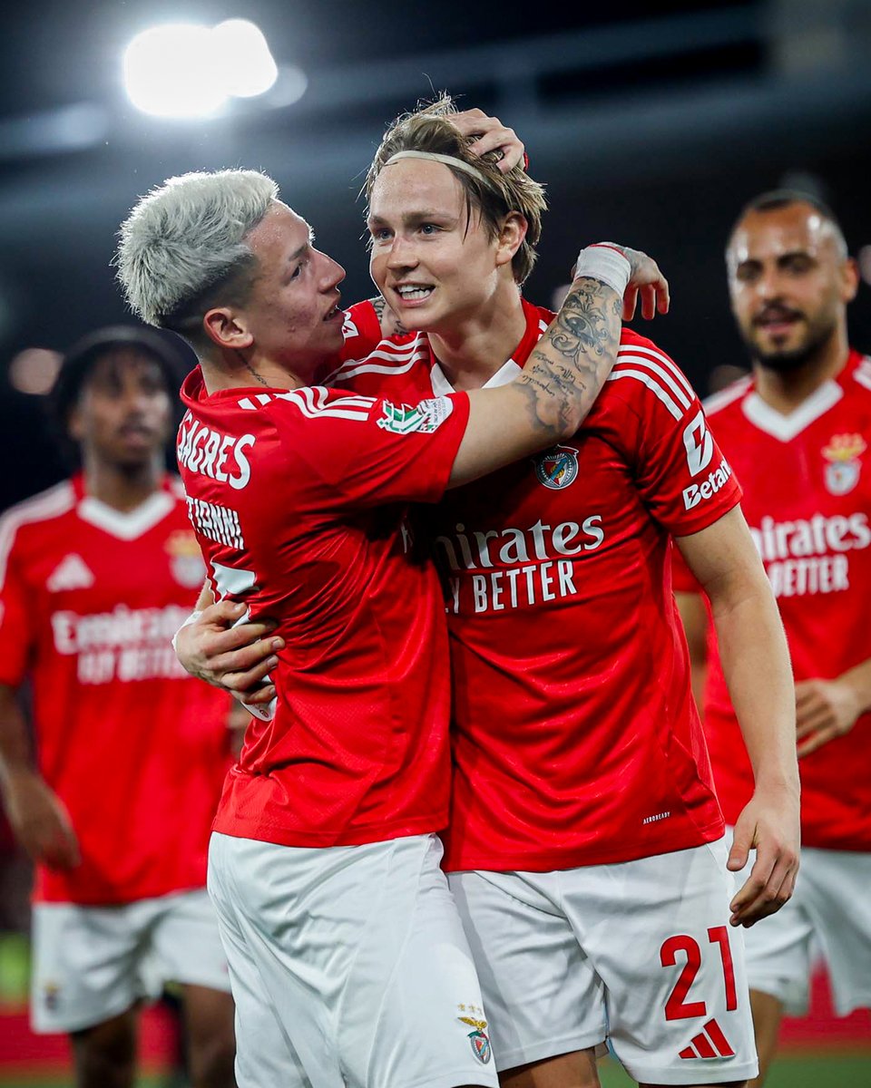 SLBenfica's tweet photo. 💫⚽
#FCTSLB • #TaçadePortugal https://t.co/VvAlnI5XU9