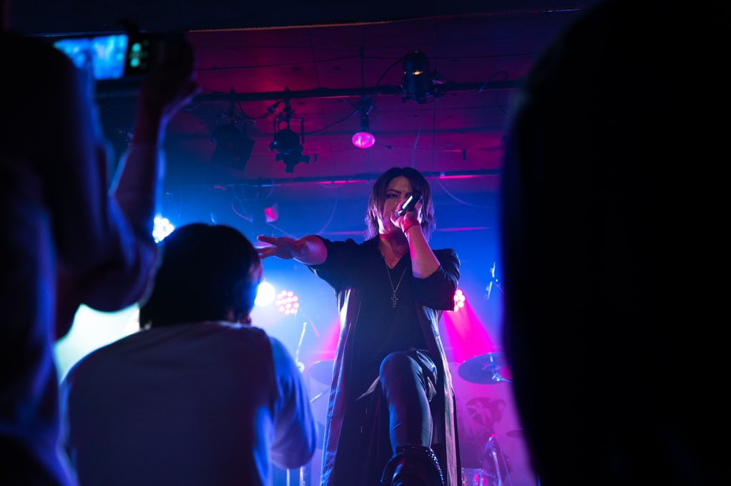 GLAMIS_hiro's tweet photo. 今週土曜日昼→GLAyMLINゲリラ配信LIVE👾
来週水曜日夜→オルトロスゲリラ配信LIVE🐺
の予定です👀みんな続報を震えて待ってね🫨
#GLAyMLIN #オルトロス #ゲリラ配信LIVE https://t.co/OSbcRQFXGV