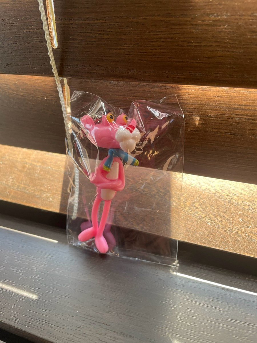 _hydeandseak's tweet photo. 「ピンクパンサーキーチェーン」

PinkPantherのキーホルダー🐆🩷

3タイプあります✨

チェスターチーターと同じデザイナーさんなので、佇まいが似てますよね🤭

#キーホルダー 
#キーチェーン
#ピンクパンサー 
#ThePinkPanther 
#Hyde&amp;Seak
#アメリカン雑貨 
#アメ雑 https://t.co/a0qfvvzDaz