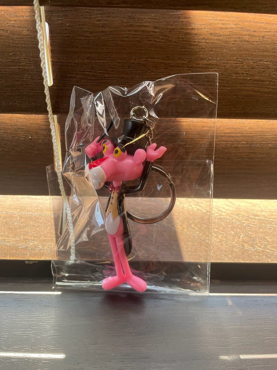_hydeandseak's tweet photo. 「ピンクパンサーキーチェーン」

PinkPantherのキーホルダー🐆🩷

3タイプあります✨

チェスターチーターと同じデザイナーさんなので、佇まいが似てますよね🤭

#キーホルダー 
#キーチェーン
#ピンクパンサー 
#ThePinkPanther 
#Hyde&amp;Seak
#アメリカン雑貨 
#アメ雑 https://t.co/a0qfvvzDaz