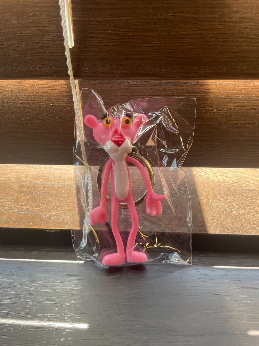 _hydeandseak's tweet photo. 「ピンクパンサーキーチェーン」

PinkPantherのキーホルダー🐆🩷

3タイプあります✨

チェスターチーターと同じデザイナーさんなので、佇まいが似てますよね🤭

#キーホルダー 
#キーチェーン
#ピンクパンサー 
#ThePinkPanther 
#Hyde&amp;Seak
#アメリカン雑貨 
#アメ雑 https://t.co/a0qfvvzDaz