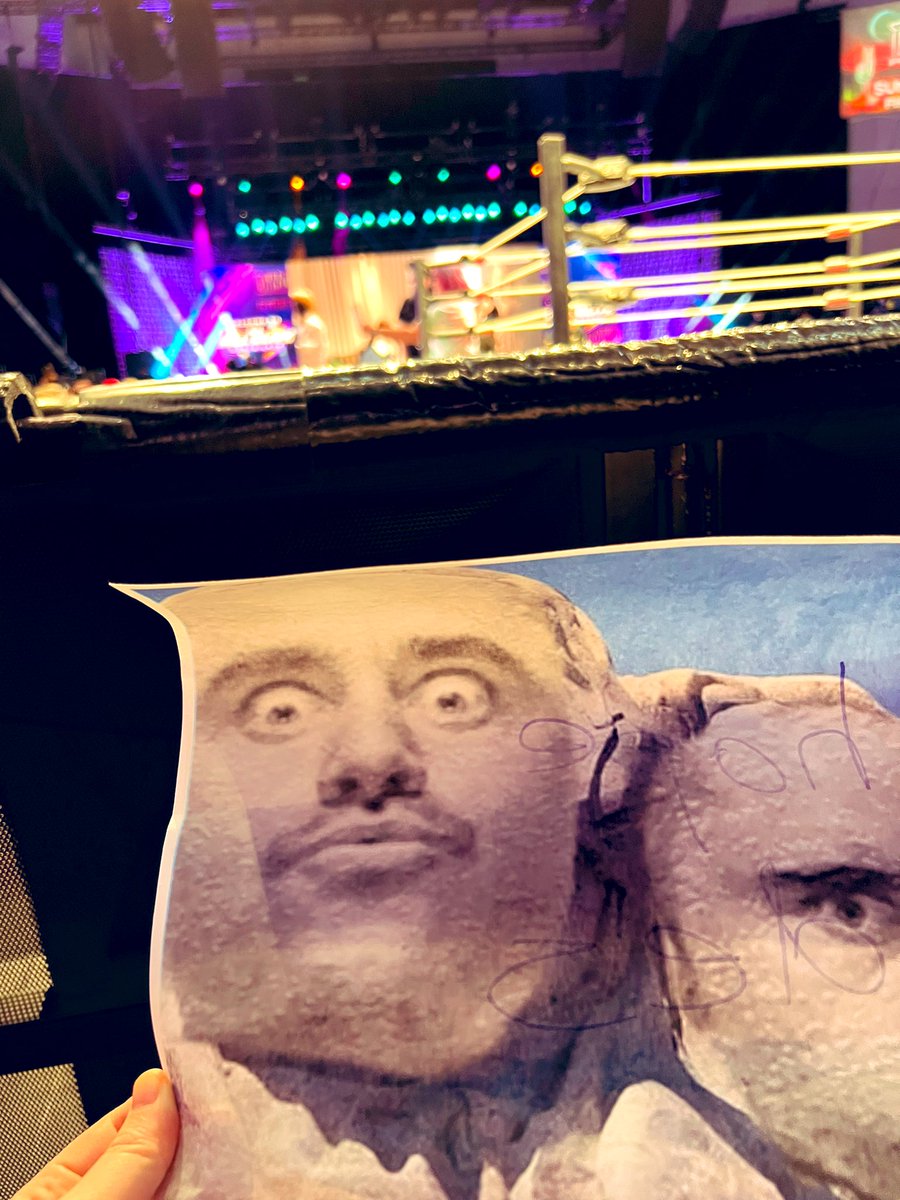 msamandarush's tweet photo. @theDaddyMagic It’ll be right behind the timekeeper’s table 😂 https://t.co/P0qTL9JOyE