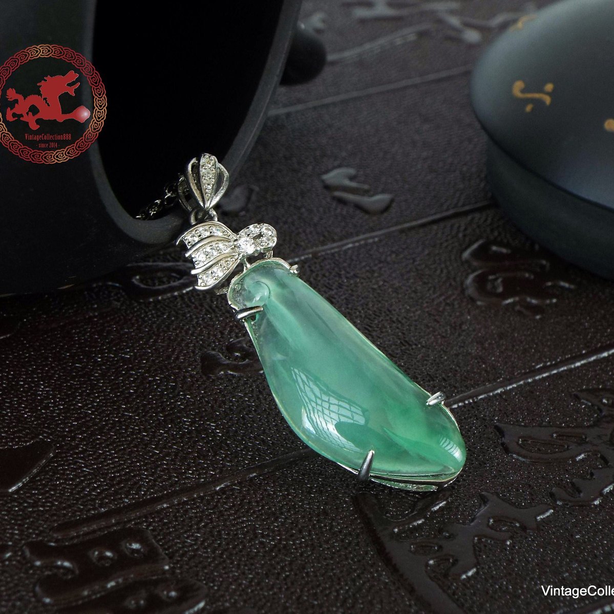 AmuletsShop888's tweet photo. Gargantilla de Jade Certificado engarzado -Colgante de Jadeíta natural verde helado translúcido con cadena de plata https://t.co/ILl7HwJNGM #Vintagecollection888 #Etsy #AltaJoyeria https://t.co/Z4LaE5B2dI