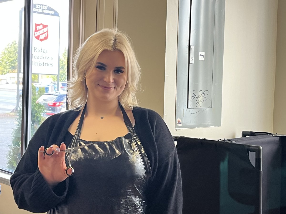 💇‍♂️ Volunteer hairstylists are giving the gift of dignity and confidence to those who need it most at @tsaridgemeadows. ✂️💖

📖 Read the powerful story: ow.ly/VyPp50VxROM

#MapleRidge #GivingHopeToday