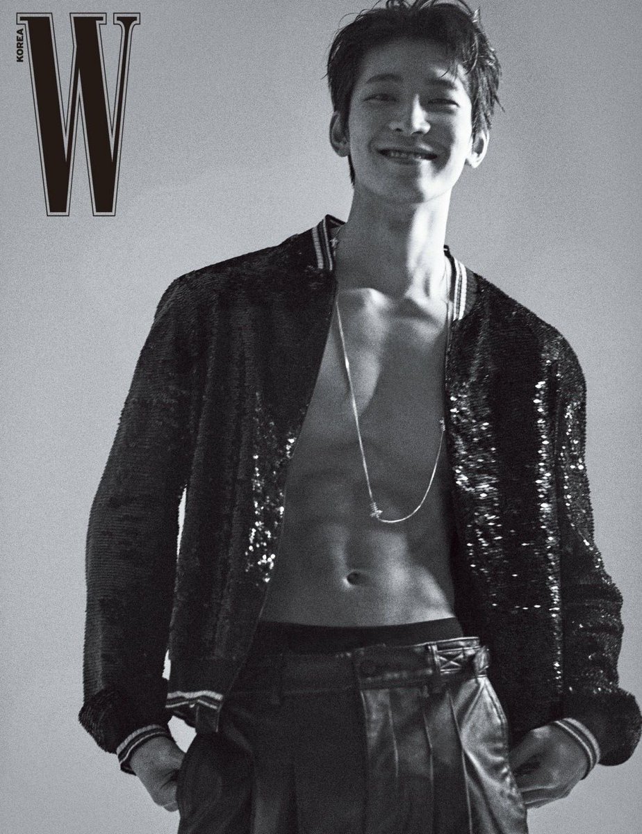loverofjww's tweet photo. everyone going insane over wonwoo 
being shirtless and smiling and find out that it was mingyu who made him smile https://t.co/KsOI0LnKgi