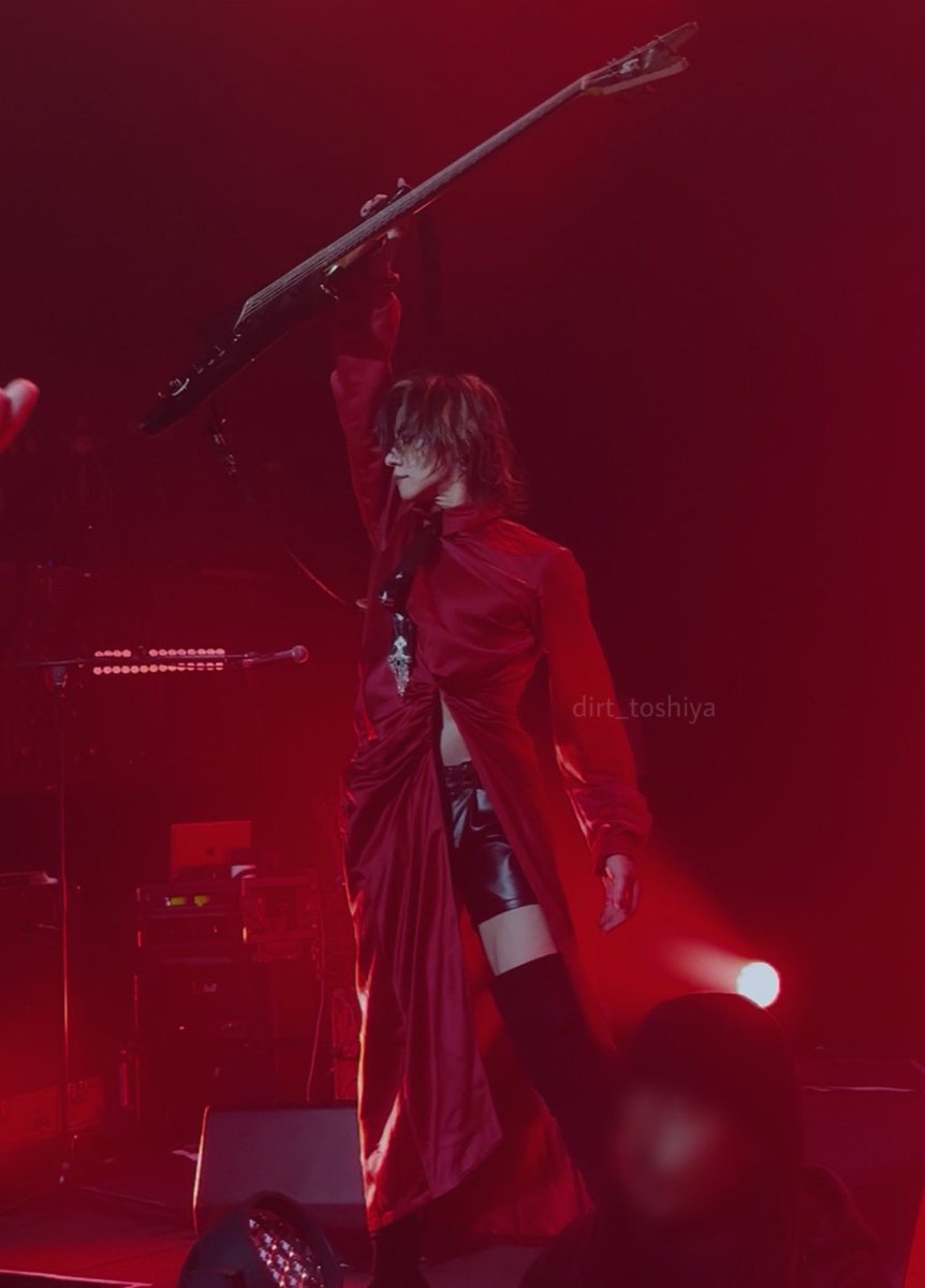 dirt_toshiya's tweet photo. i could stare at him forever (i couldnt look at him for longer than 3 seconds without short circuiting) https://t.co/dXUmcMt7vx