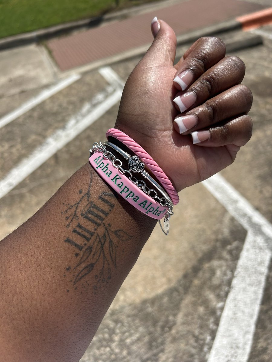 funsizeTTT's tweet photo. AKA by Choice, Zeta Gamma by the grace of God!! The Legacy Kontinues With Me. #prettywednesday #EarnedMy20Pearls
Kyle Sister β’ The BreakPHast Klub
18 | ZΞ | Spr'25 ππ©·
Ps. I seen the rumors, but im just TOO PRETTY πͺπto Respond !! https://t.co/CwWsax7CVo