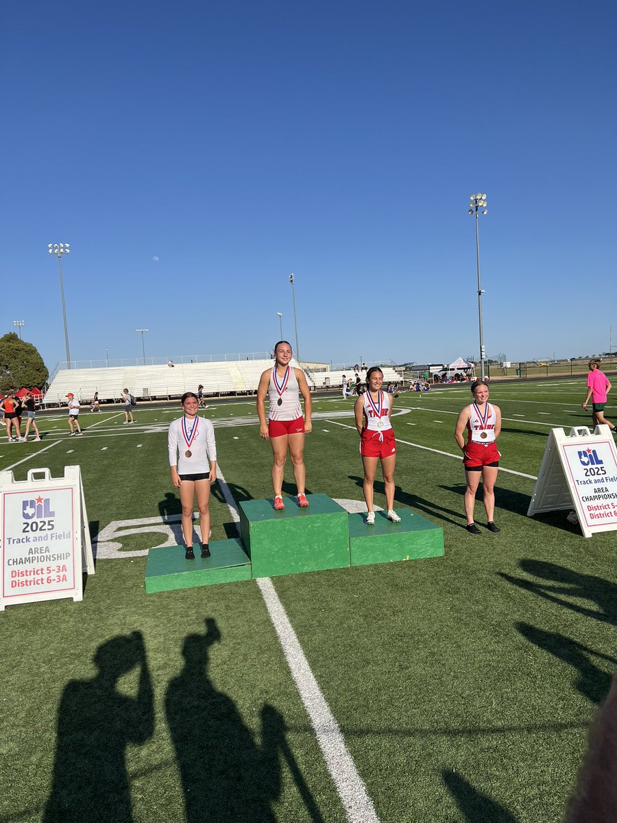 jimned_xctf's tweet photo. Congratulations to L. Flash (4th) and E. Clutz (2nd) for qualifying for the Regional meet in the 100m! https://t.co/M8sCxPHjhx