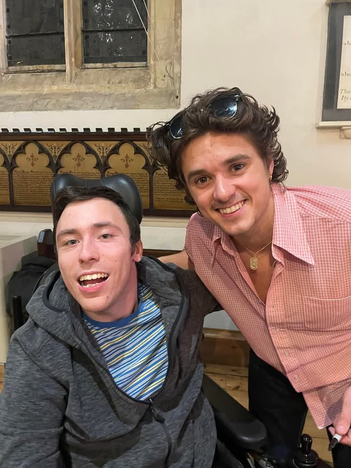 bradleysupdates's tweet photo. Bradley last month with a fan in Marlborough. ❤️‍🩹 https://t.co/SBwynKejJ4