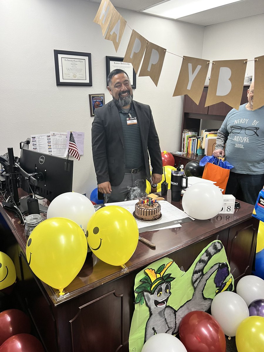 mrsdanitucker's tweet photo. Happy Birthday @MEstrada_RHS 🥳🎂 Thank you for the support and dedication to our Science Team! 🧬🧪 We are grateful to have you as our AP! #APappreciationweek https://t.co/1nefG4TvKw