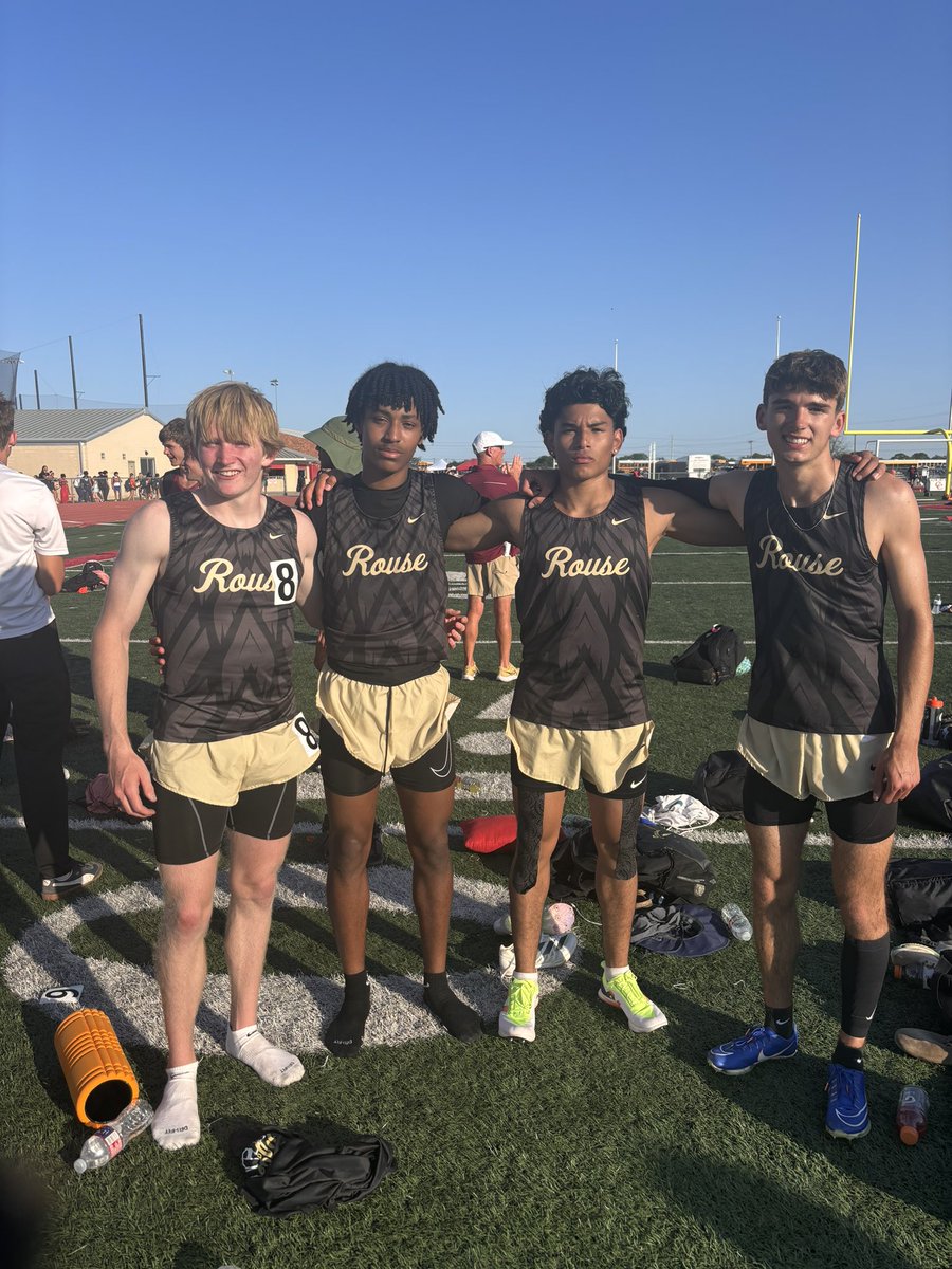 New school record in the 4x4! 3:21.72