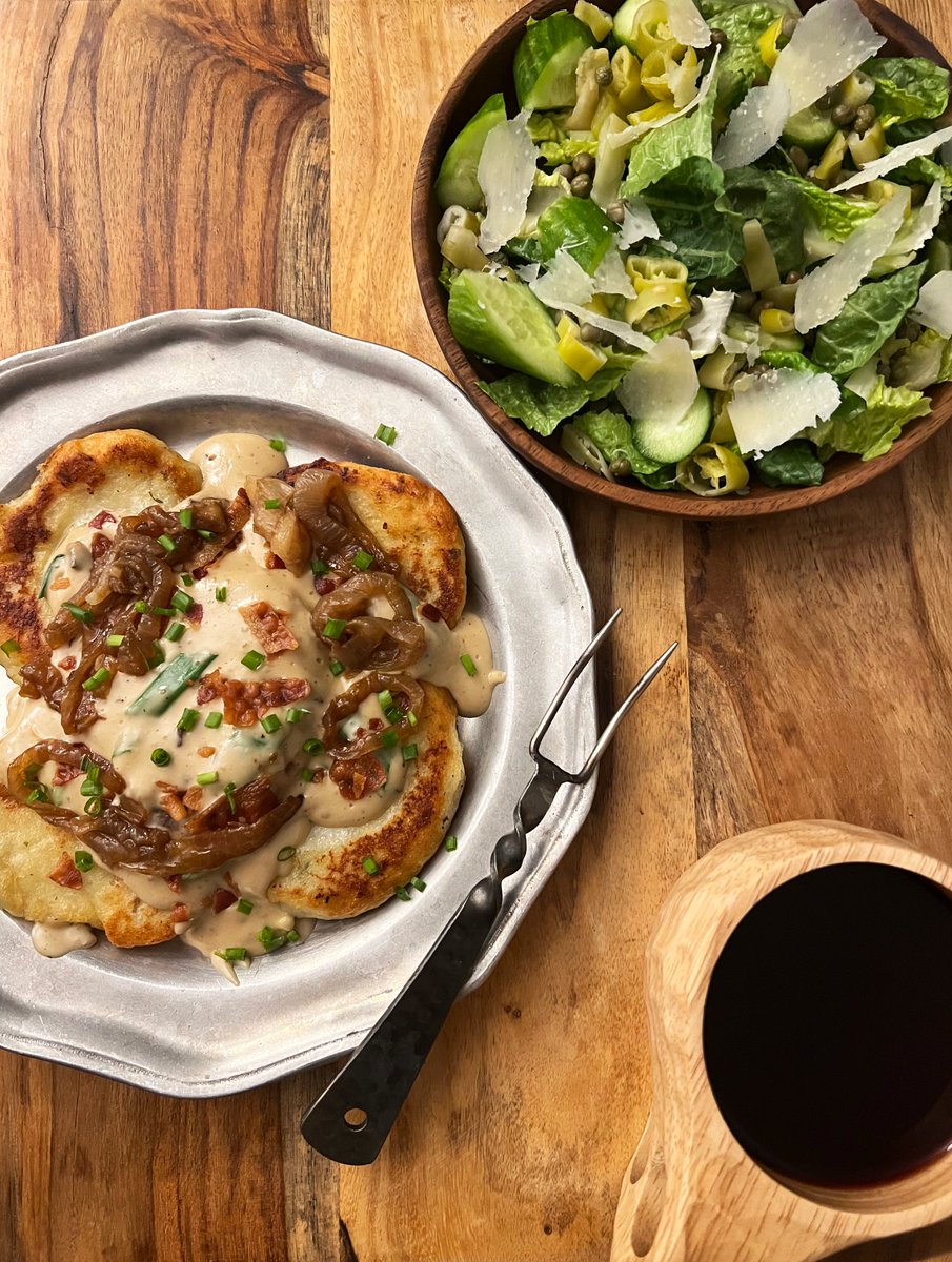 Artie_Pavlov's tweet photo. The tenday's recipe is Beregost Blue Dumplings, potato dumplings w tarragon, boiled/panfried, topped w sauce of Beregost Blue cheese/mushroom gravy/cream/light seasoning. #DnD #BG3 #Cooking in the #ForgottenRealm Recipe: https://t.co/9gqCtcV01x https://t.co/0FYSSE2OK7