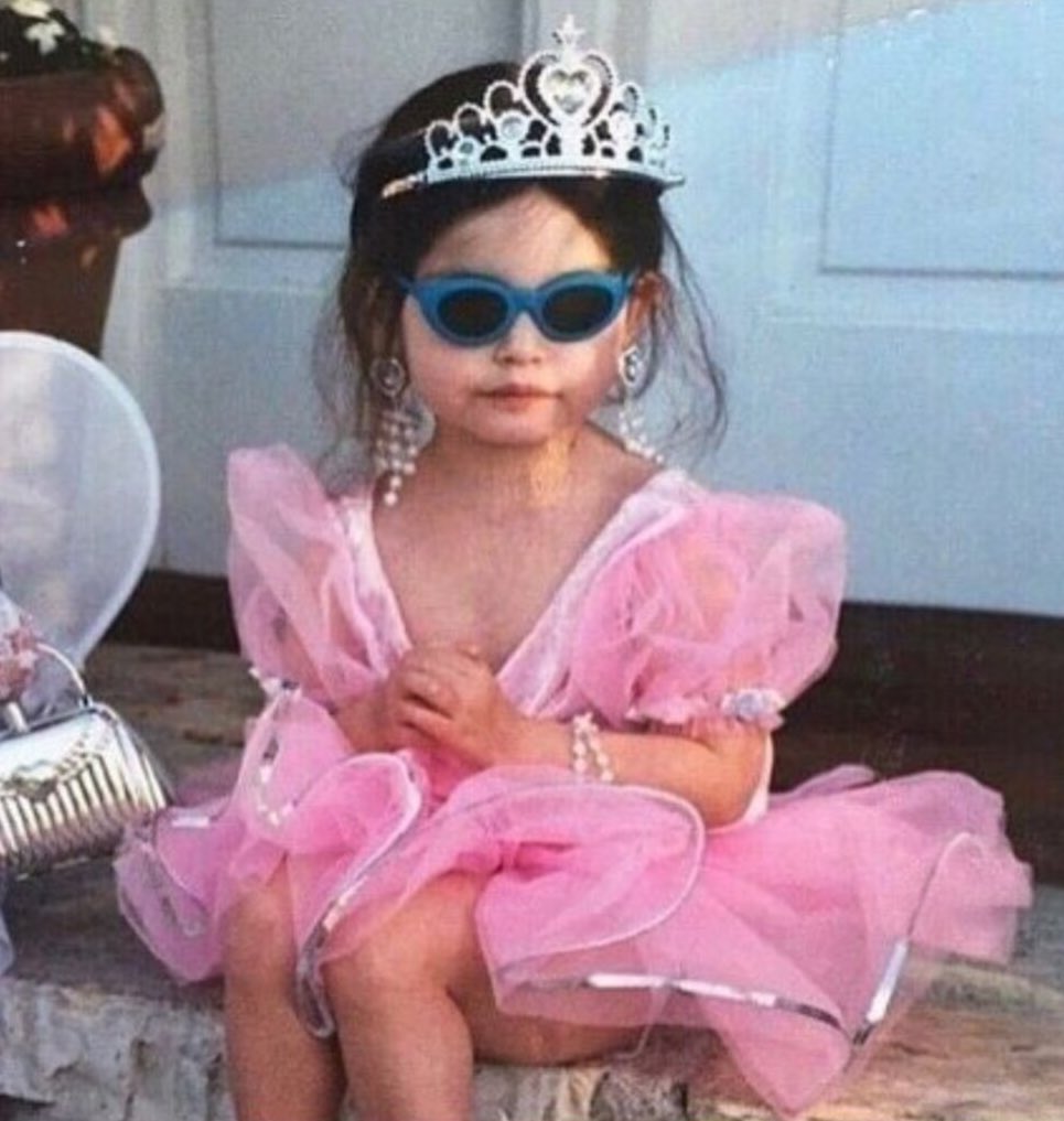 sedicekiara's tweet image. Terminé de dar clase completamente agotada y una estudiante se acercó a decirme “profe serviste outfit”