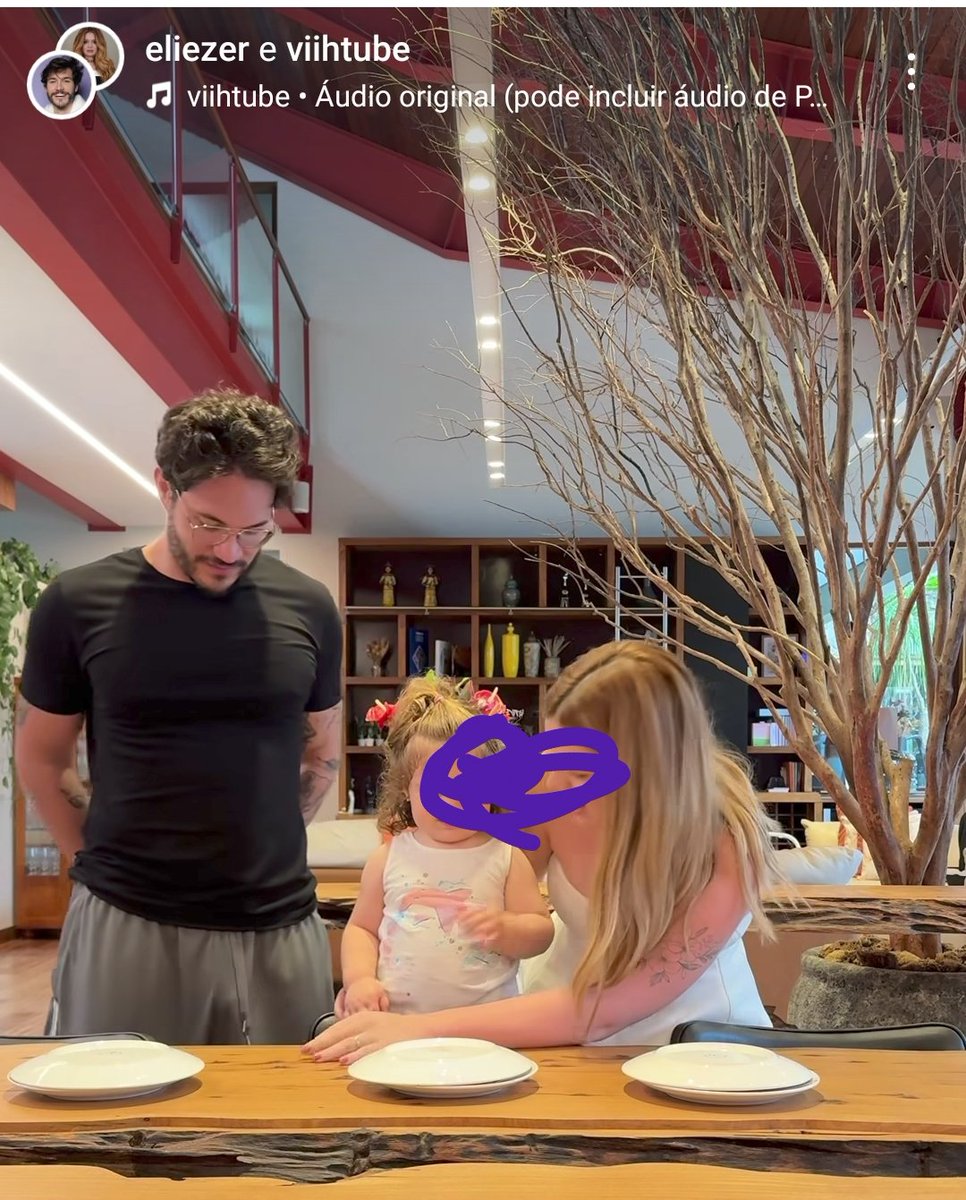 TristeGaara's tweet photo. Do nada meu algoritmo do Instagram poluindo a minha mente kkkkk
Era só um vídeo fofinho em família,mas Agora eu entendo a Natália pela obsessão pelo Eliezer no BBB.
SERÁ QUE ELE VAI ABRIR UM PRIVACY?

Kkkkkkkkkk https://t.co/a5rEhufAbv