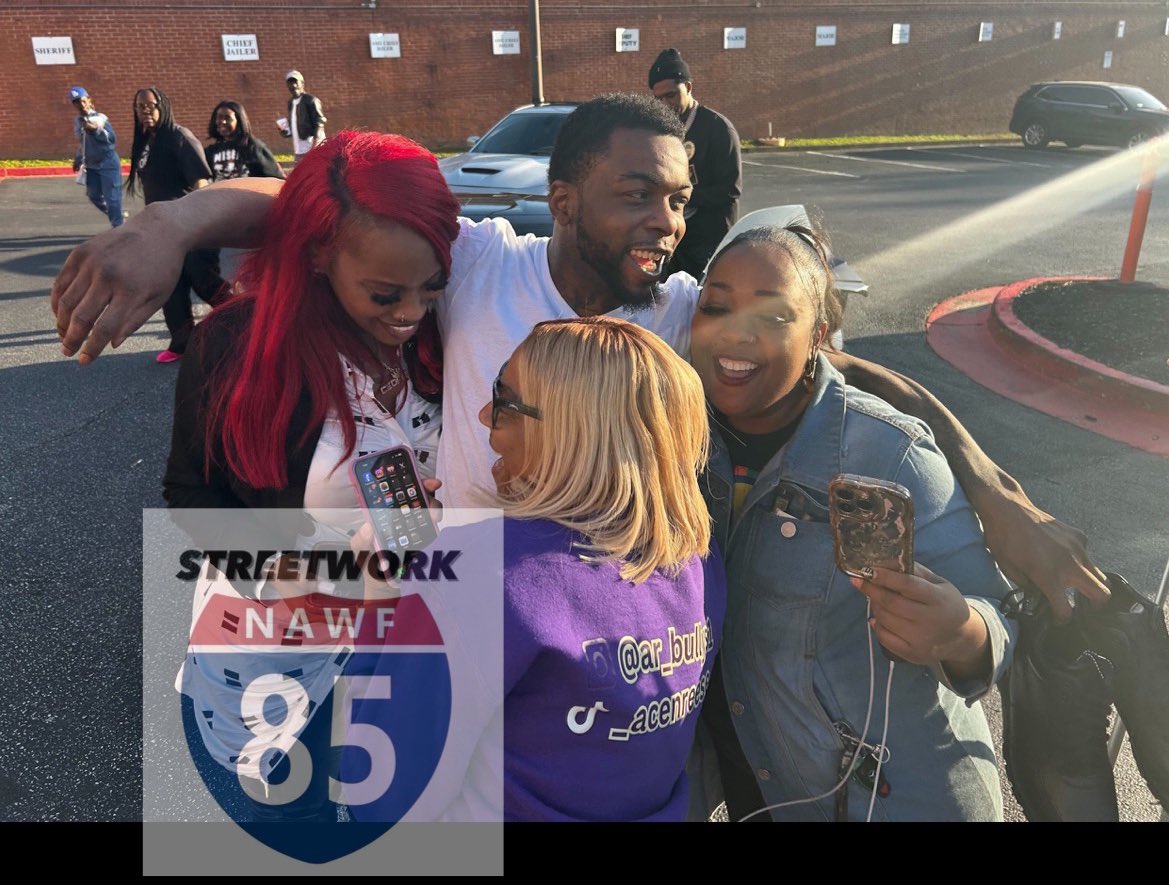 Streetwork85N's tweet photo. Yak gotti greets his family after being Released from rice street https://t.co/6zlWqU9diH