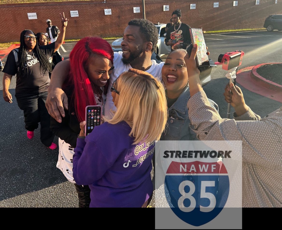 Streetwork85N's tweet photo. Yak gotti greets his family after being Released from rice street https://t.co/6zlWqU9diH