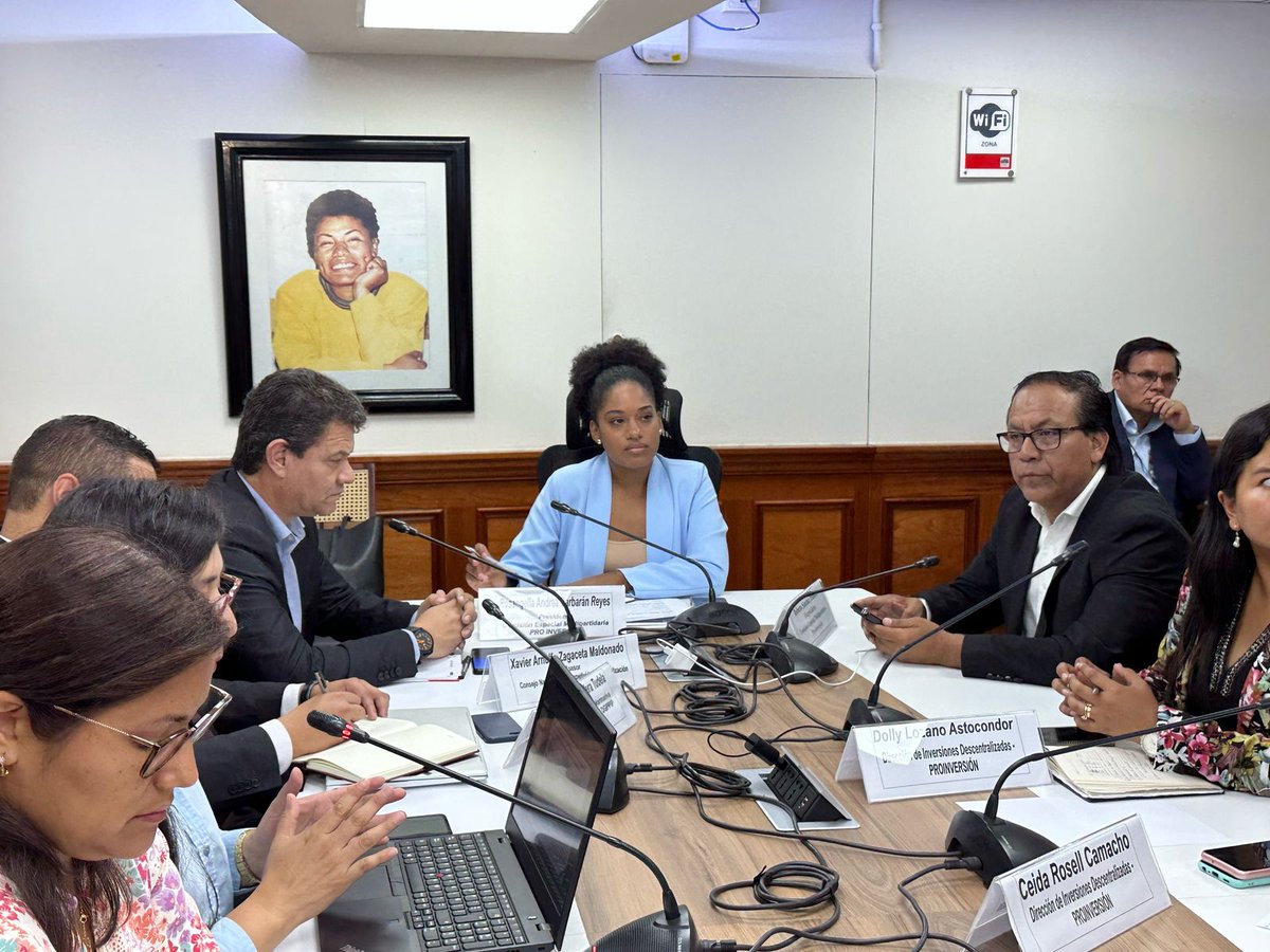 EspecialPro's tweet image. En la sesión de la Comisión @EspecialPro, recibimos a funcionarios del @MEF y @ProInversionPe , quienes expusieron sobre los topes CIPRL actualizados y, además, explicaron sobre extender los beneficios del certificado CIPRL para que se permita pago del IGV.