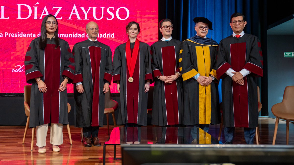 La UDLA honra a <a href="/IdiazAyuso/">Isabel Díaz Ayuso</a> con el #Doctorado Honoris Causa en reconocimiento a su trabajo incansable por la libertad, su liderazo y convicciones democráticas. Un evento que une a #España e #Iberoamérica bajo valores comunes. 🌎