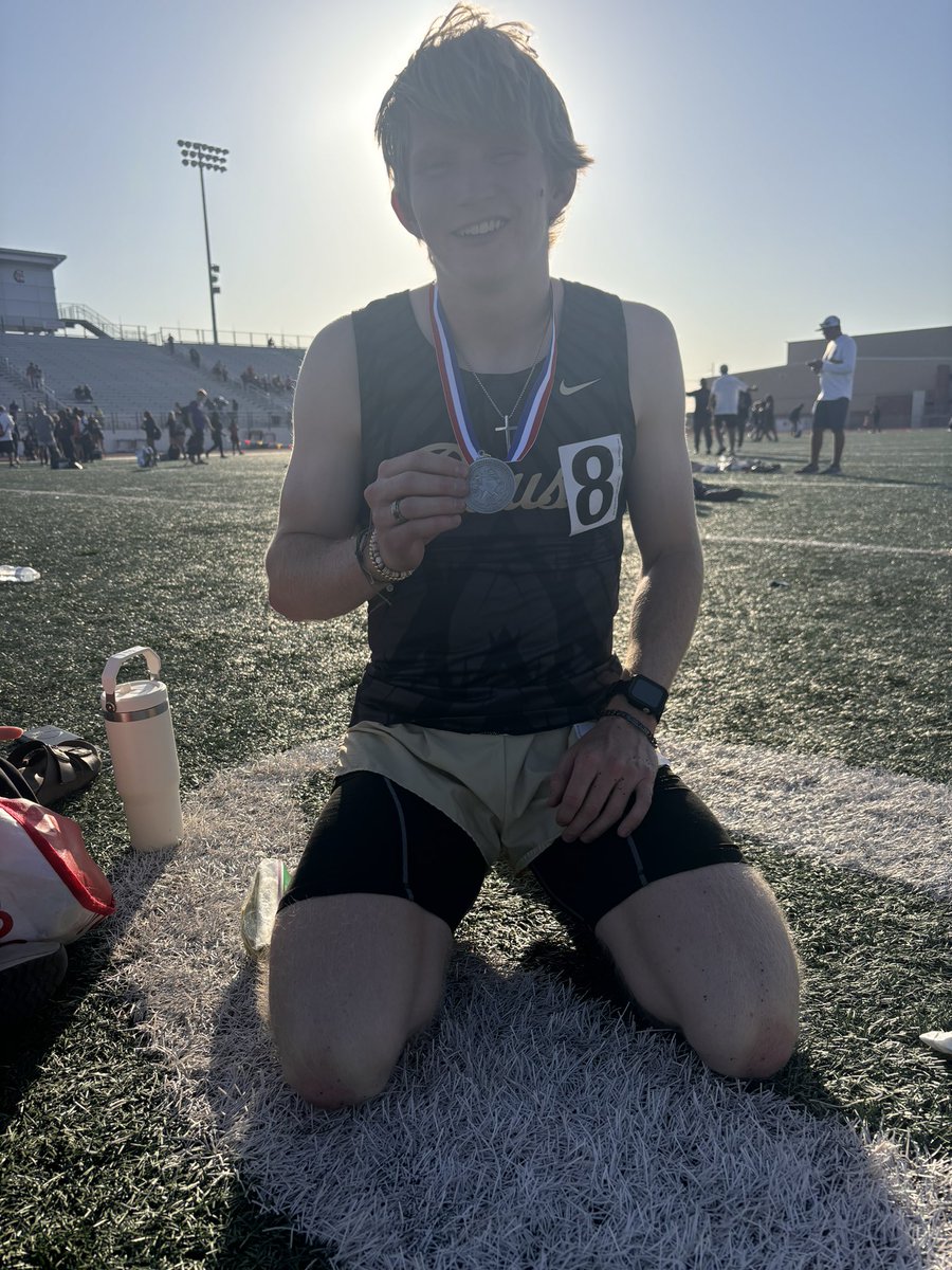Evan Kipley places 2nd in the 400, advances to regionals and does it all with a new school record! (48.16)