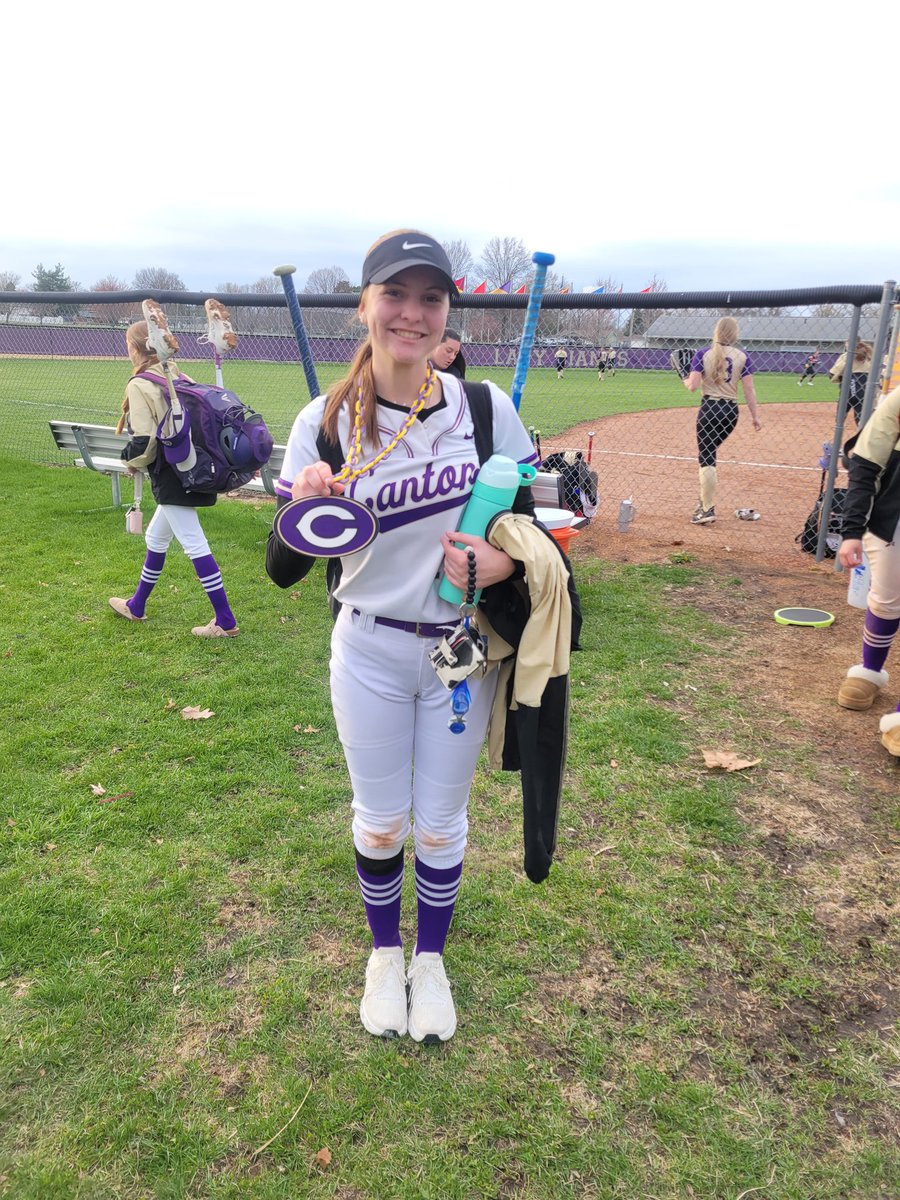 CHS_GiantsSB's tweet photo. Big 8-7 win tonight against #3 1A Illini Bluffs! 14 hits for CHS!
@MakCorrea08 3-4, 2RBIs, 1 DBL 
Ella Renick 3-4
@NatalieDownin12 2-4, 2RBIs, 1 DBL 
Tori Birch 2-4, 2RBIs 
WP Lilly Horton 5IN, 10H,7R ,2SO, 2BB
Birch closed 2IN, 1H, 3SO, 2BB
Renick wins the chain! #BOOM https://t.co/X548hVqyte