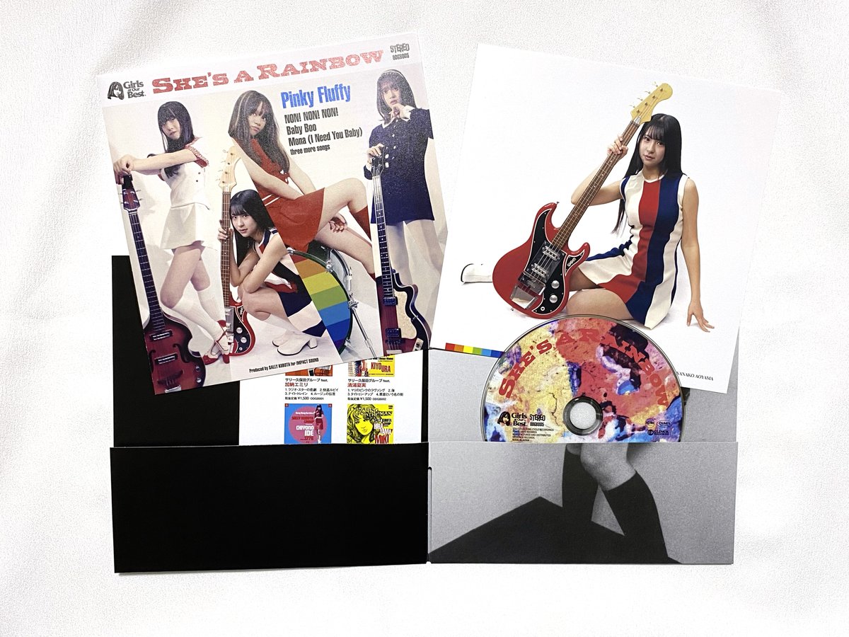 NaoTchaikovsky's tweet photo. #シーズ・ア・レインボー のCDが届く。仕様を確認していなかったので、第一印象「デカい！」
ソレイユの「Baby Boo」がバンドサウンド風で蘇る！ファズ・ギターのバッキングが入って最高です。ヘビー・ローテーション中！  #サリー久保田 #ネロ #青山なな子 https://t.co/UWorLnyHjP